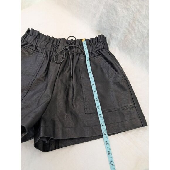 SChhjzpj women's size medium faux leather shorts elastic waist, 2" inseam C6 - Picture 9 of 9
